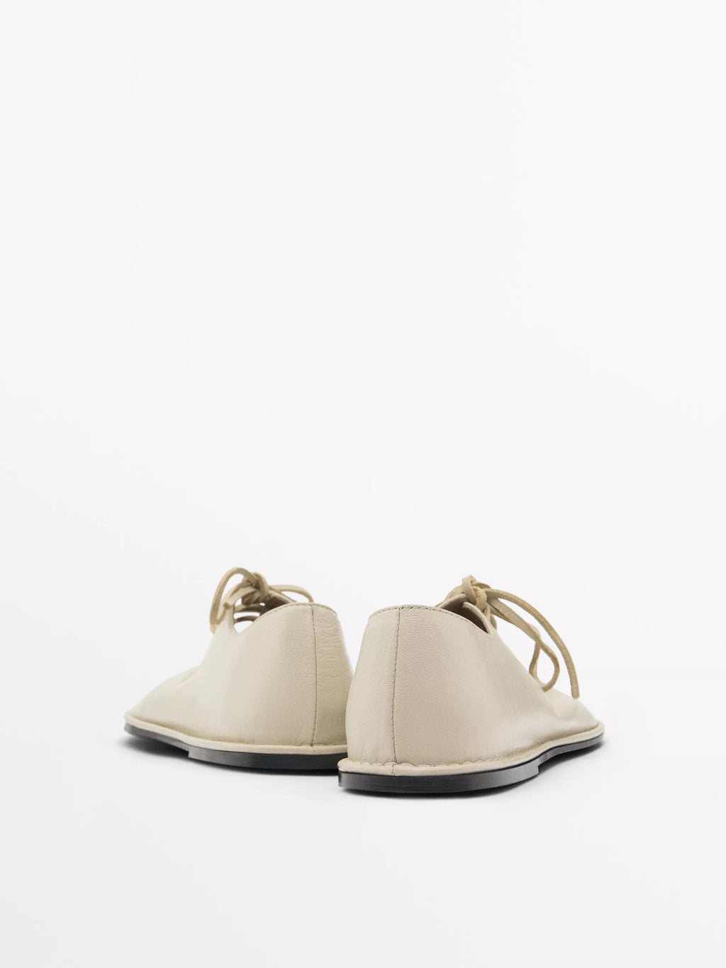Massimo Dutti – Ballerines en Cuir Crème