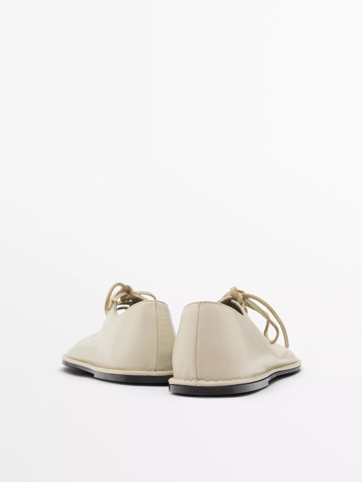Massimo Dutti – Ballerines en Cuir Crème